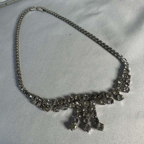 Vintage prong set rhinestone choker style necklace - Picture 4 of 6
